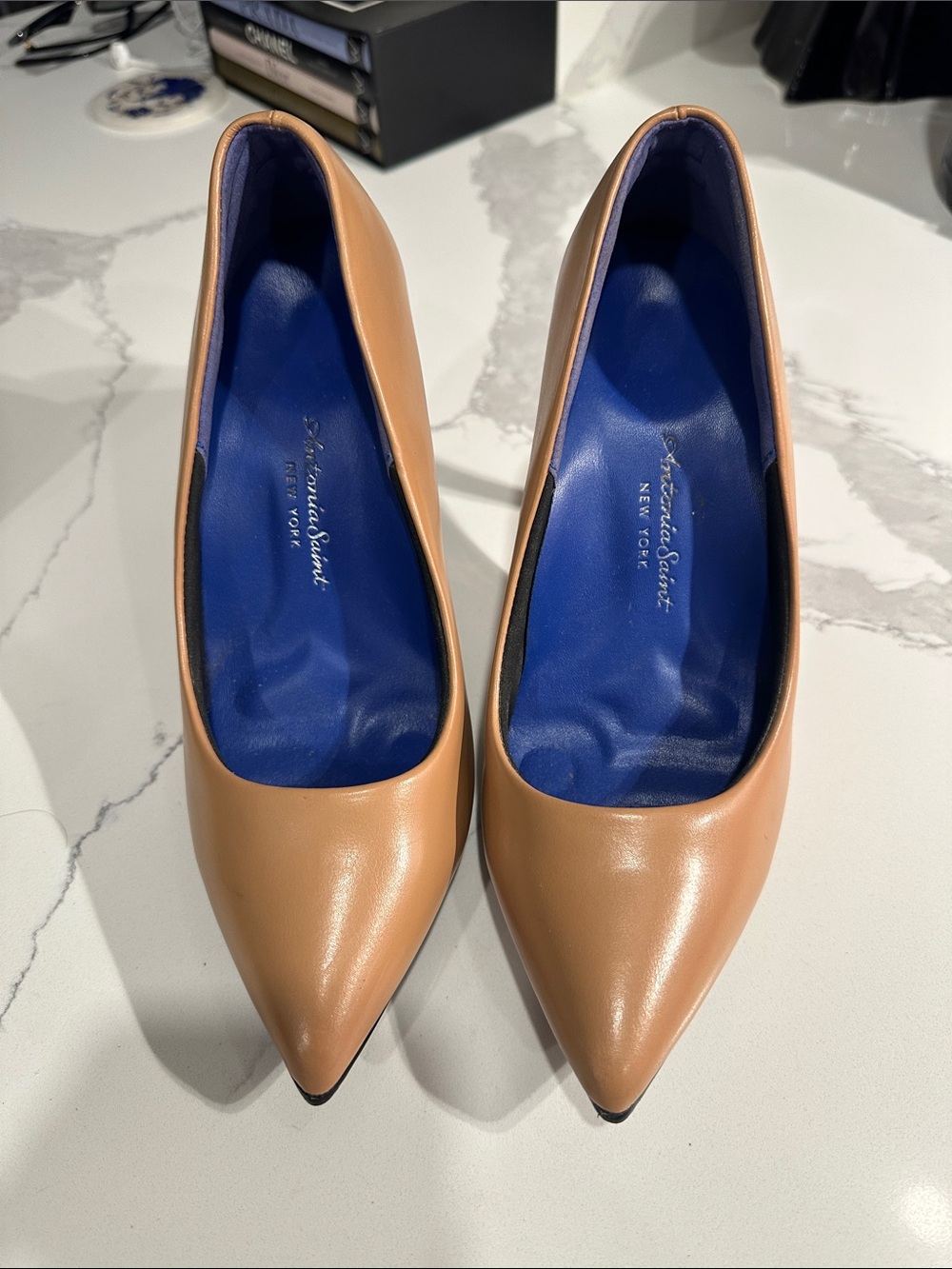Sartorial Select Tan Leather Pointed-Toe Pumps with Blue Insole